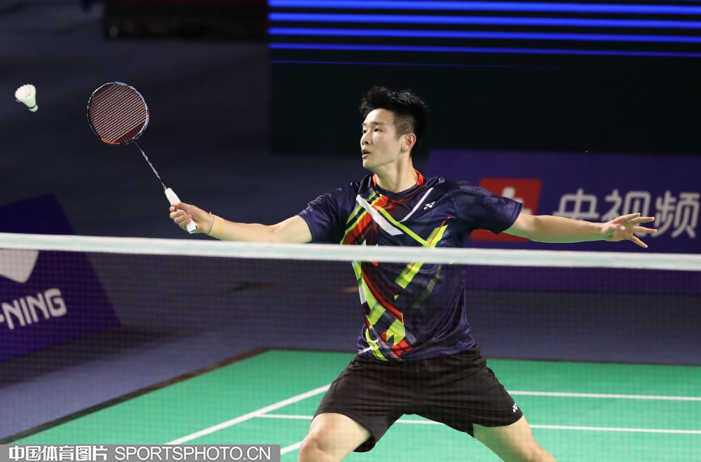 赛场上保持 赛场上保持